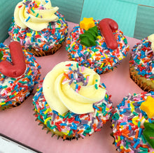 Load image into Gallery viewer, Christmas Party Cupcakes